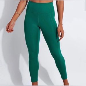 Girlfriend Collective Saguaro 7/8 leggings in XS.